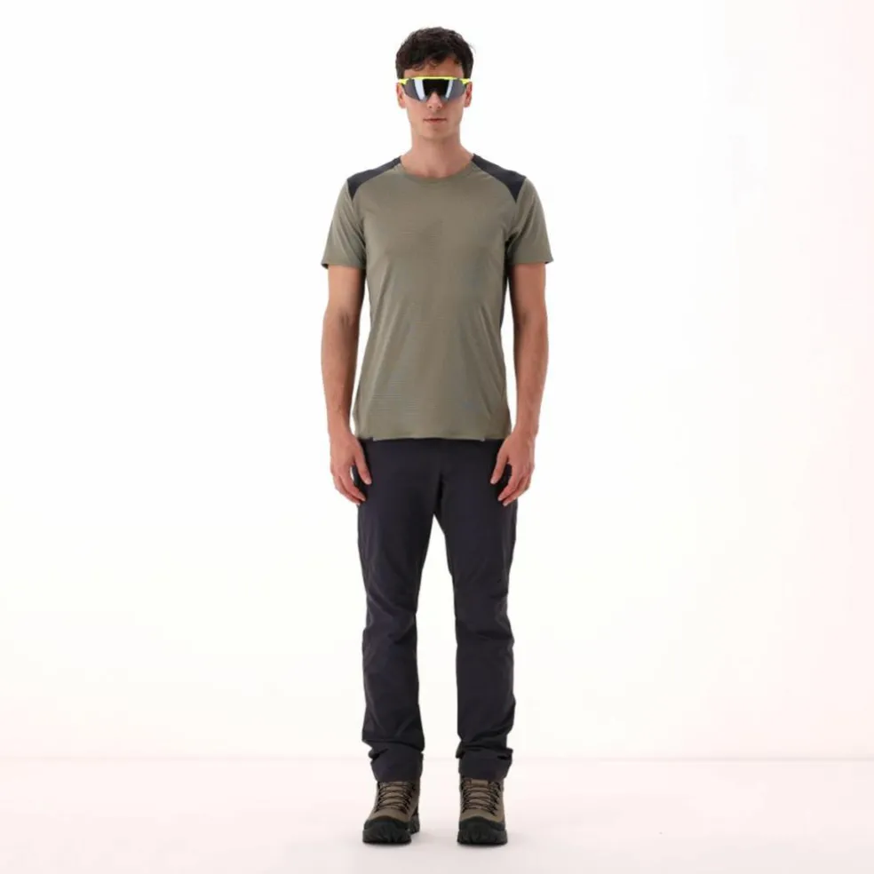 Herren Unlimitech-T-Shirt mit Mesh-Einsätzen