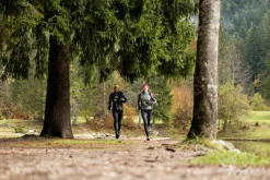 Hybride Damenjacke mit abnehmbaren ärmeln