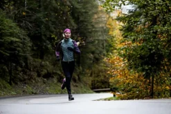 Hybride Damenjacke mit abnehmbaren ärmeln