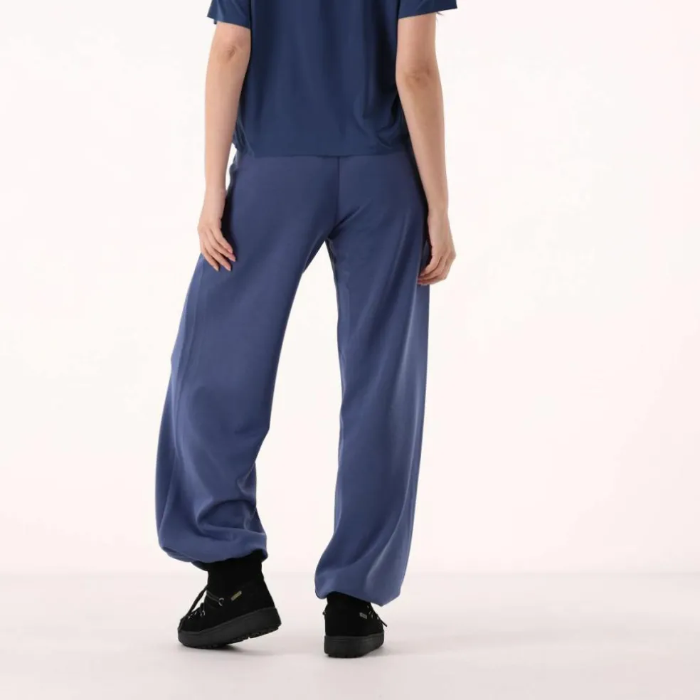 Lange Damenhosen mit weitem Bein aus Modal mit matt glänzendem Finish